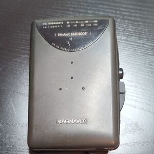 Magnavox AM FM Stereo Portable Cassette Player Aq6521